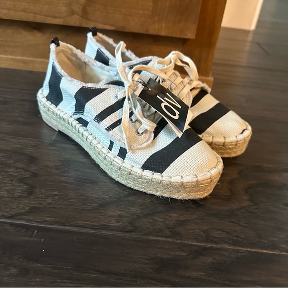 DV by Dolce Vita || Roxie espadrille sneakers in ivory - Picture 2 of 8